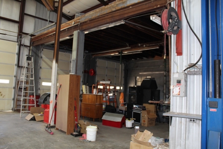 Large Shop or Garage Building with Lift for Repair Business - image 31
