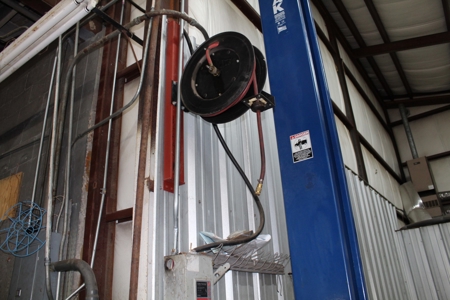 Large Shop or Garage Building with Lift for Repair Business - image 21