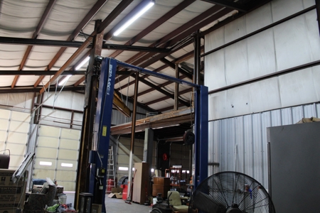 Large Shop or Garage Building with Lift for Repair Business - image 29