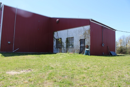 Large Shop or Garage Building with Lift for Repair Business - image 13