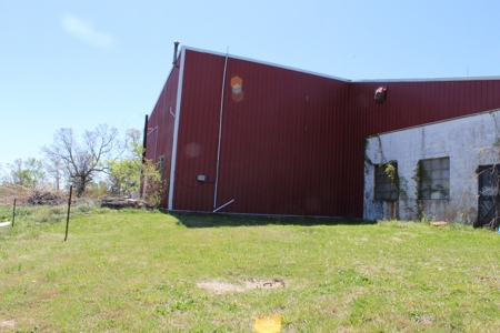 Large Shop or Garage Building with Lift for Repair Business - image 14