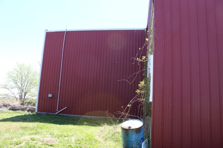 Large Shop or Garage Building with Lift for Repair Business - image 12