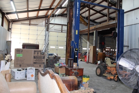 Large Shop or Garage Building with Lift for Repair Business - image 28