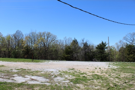 Large Shop or Garage Building with Lift for Repair Business - image 11