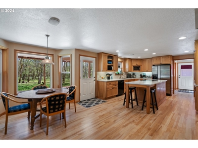 Country Home on Land For Sale in Battle Ground, WA! - image 14