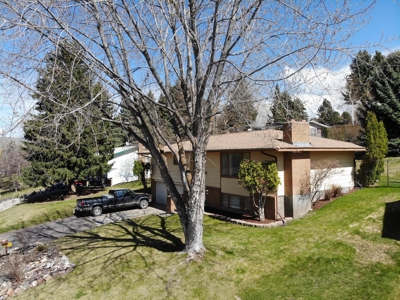 Country Home W/Fenced Yards & Gardens In Missoula Montana - image 2