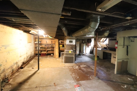 Historic Beauty Awaits at Auction in Delaware Ohio - image 32