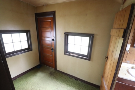 Historic Beauty Awaits at Auction in Delaware Ohio - image 18