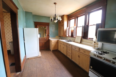 Historic Beauty Awaits at Auction in Delaware Ohio - image 17