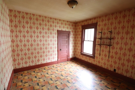 Historic Beauty Awaits at Auction in Delaware Ohio - image 28