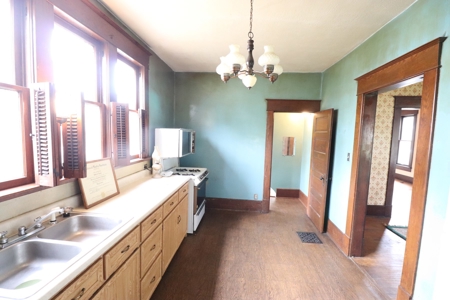 Historic Beauty Awaits at Auction in Delaware Ohio - image 20