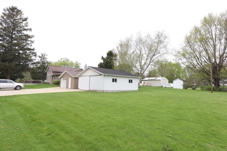 Auction Alert: Charming Cape Cod Home in Knox County, Ohio! - image 9