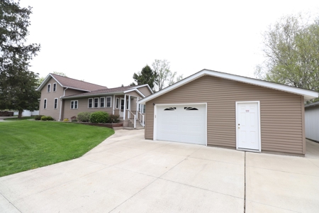Auction Alert: Charming Cape Cod Home in Knox County, Ohio! - image 4