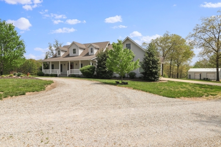 Beautiful Home & Wooded Land in Howell County, Missouri - image 28