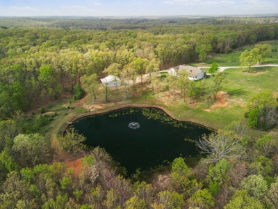 Beautiful Home & Wooded Land in Howell County, Missouri - image 3