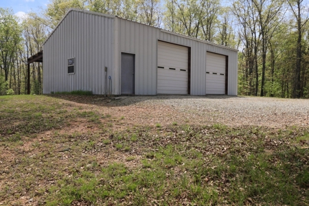 Beautiful Home & Wooded Land in Howell County, Missouri - image 26