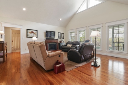 Beautiful Home & Wooded Land in Howell County, Missouri - image 6