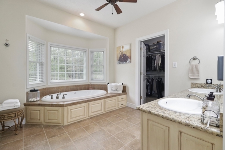 Beautiful Home & Wooded Land in Howell County, Missouri - image 15