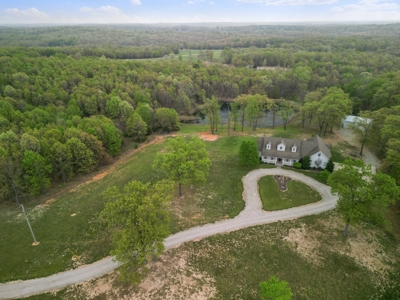 Beautiful Home & Wooded Land in Howell County, Missouri - image 2