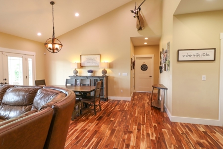 Country home for sale in Monticello KY near Lake Cumberland - image 8