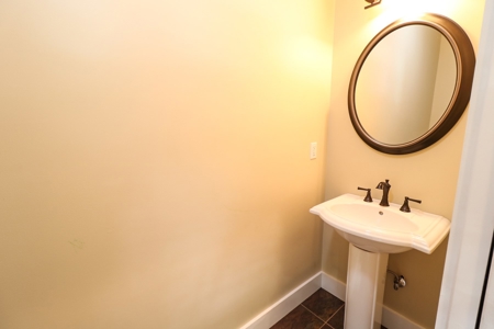 Country home for sale in Monticello KY near Lake Cumberland - image 29