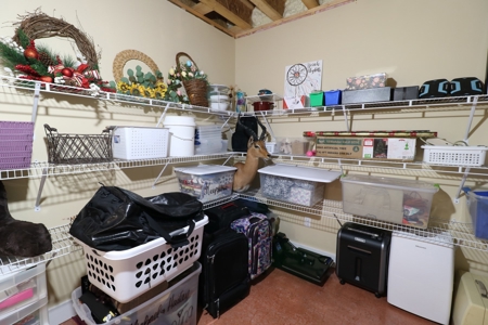 Country home for sale in Monticello KY near Lake Cumberland - image 41