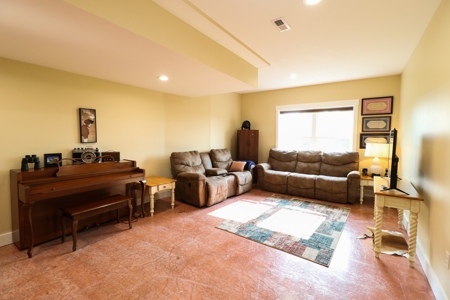 Country home for sale in Monticello KY near Lake Cumberland - image 40