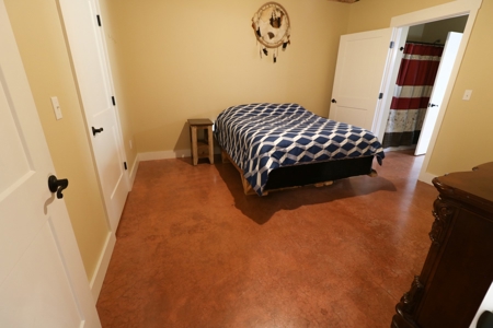 Country home for sale in Monticello KY near Lake Cumberland - image 36