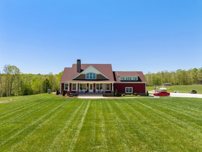 Expansive 142-Acre Property with Unlimited Potential - image 2