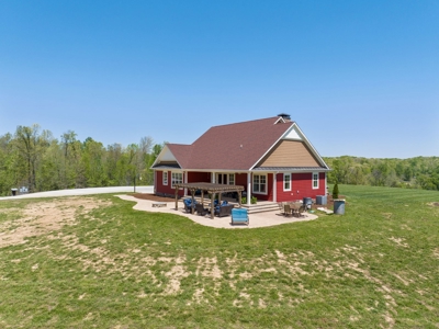 Expansive 142-Acre Property with Unlimited Potential - image 3