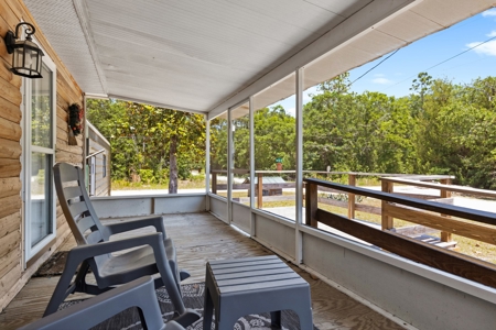 Spacious 3 Bedroom Home With Workshop In Old Town, Fl - image 2