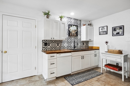 Spacious 3 Bedroom Home With Workshop In Old Town, Fl - image 6