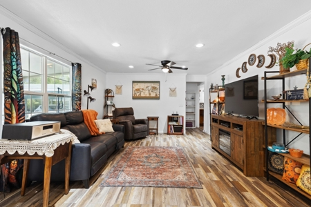 Spacious 3 Bedroom Home With Workshop In Old Town, Fl - image 3
