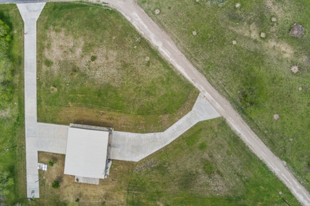 Quality Barndominium on 2.33 Acres, LIVE OAK COUNTY - image 15