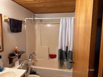2 bed/2 bath 960 sq. ft Home in the Mountains - image 10