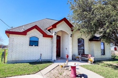 Beautiful Brick Home Built on half Acre Lot - image 1