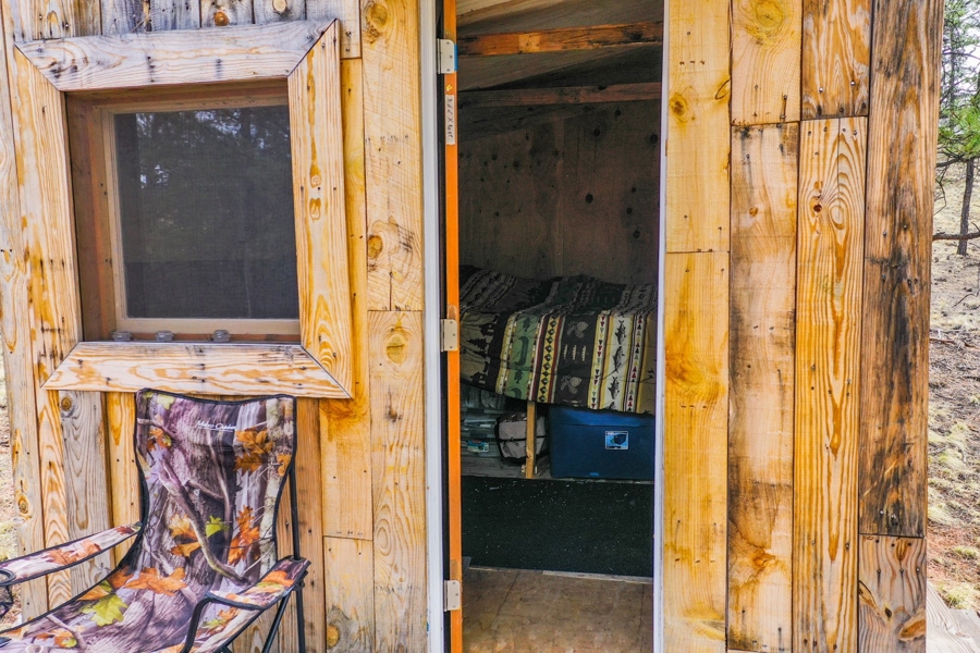 Small Shed/Cabin