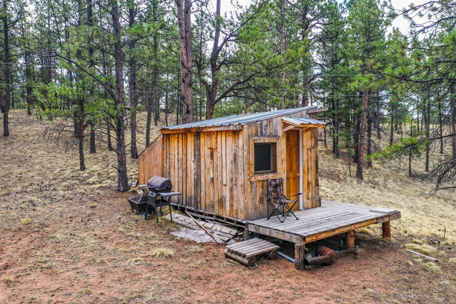 Small Shed/Cabin