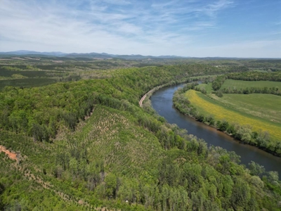 Rare 274-Acre Estate with James River Views in Gladstone, VA - image 1