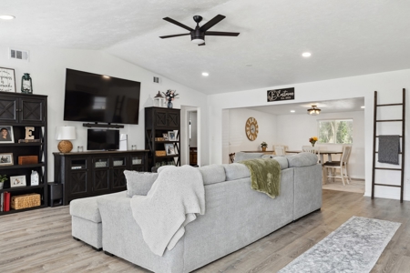 Discover this charming home in the heart of Williston, FL! - image 11