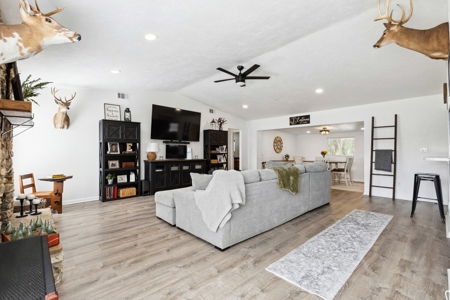 Discover this charming home in the heart of Williston, FL! - image 10