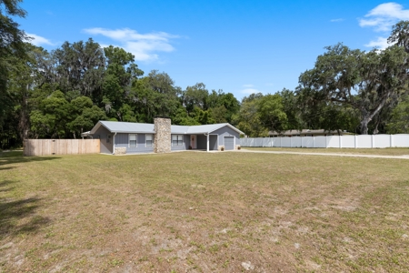 Discover this charming home in the heart of Williston, FL! - image 3