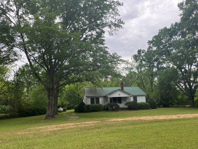 Farmhouse With Land For Sale In Selma, Alabama - image 18