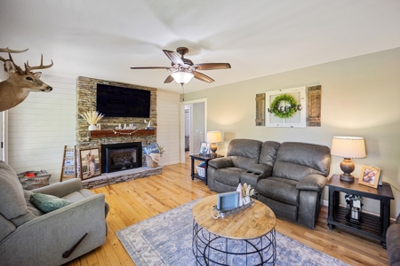 Custom 3 Bed 2 Bath Ranch  Home On 54 Acres - Dunnville, Ky - image 21