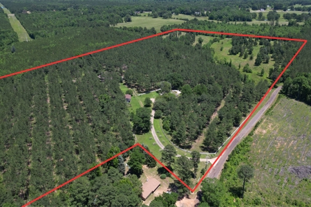 East Texas Country Home On ±48.17 Acres With Barn And Pool - image 1