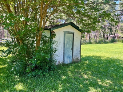 East Texas Country Home On ±48.17 Acres With Barn And Pool - image 25