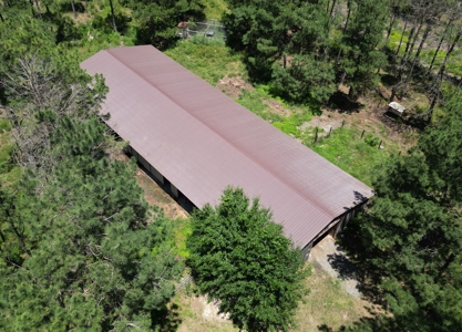 East Texas Country Home On ±48.17 Acres With Barn And Pool - image 7