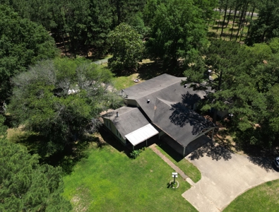 East Texas Country Home On ±48.17 Acres With Barn And Pool - image 8