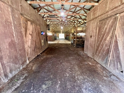 East Texas Country Home On ±48.17 Acres With Barn And Pool - image 15