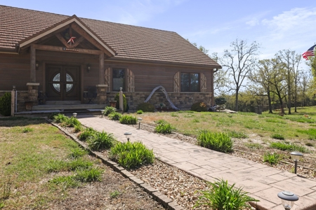 Ozark Co MO Lakefront Home for Living or Income Producing - image 1